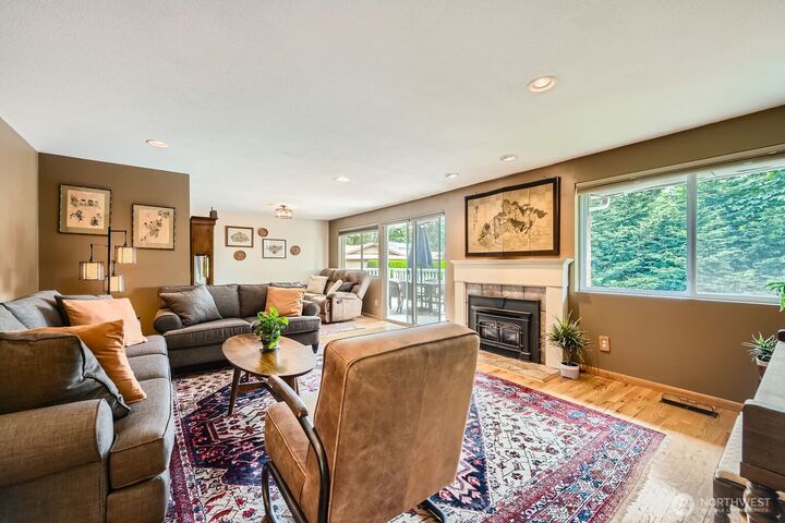 Property Photo:  1717  Lincoln Court SE  WA 98055 