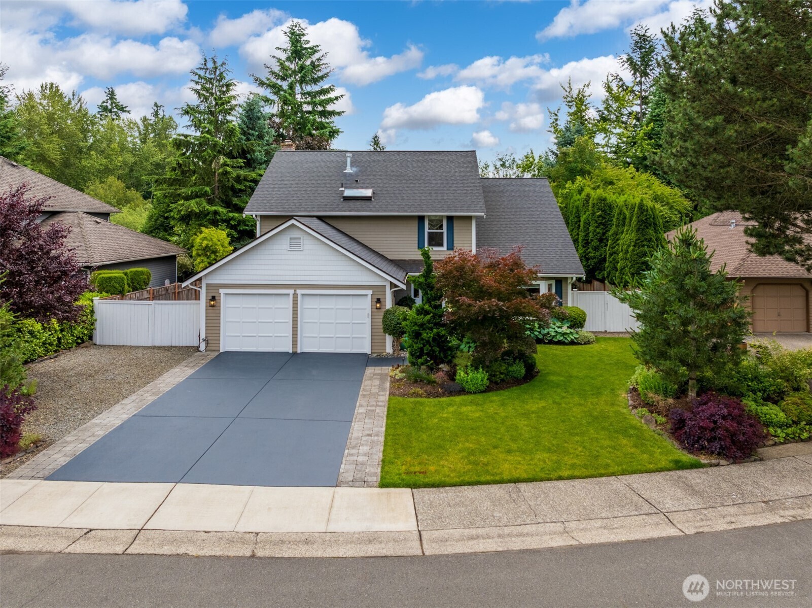 Property Photo:  21227 SE 29th Street  WA 98075 