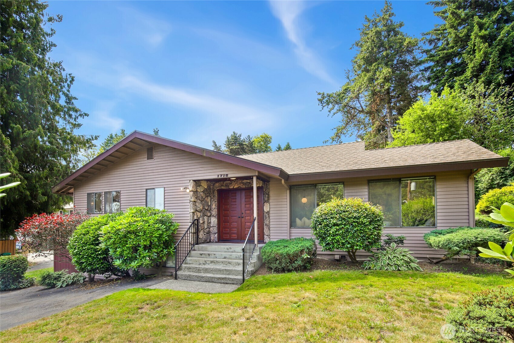 1715 N 105th Street  Seattle WA 98133 photo
