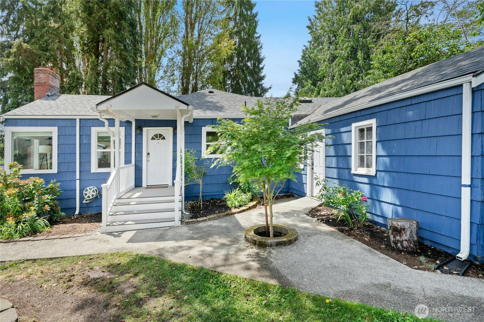 Property Photo: 20055 25th Avenue NE WA 98155