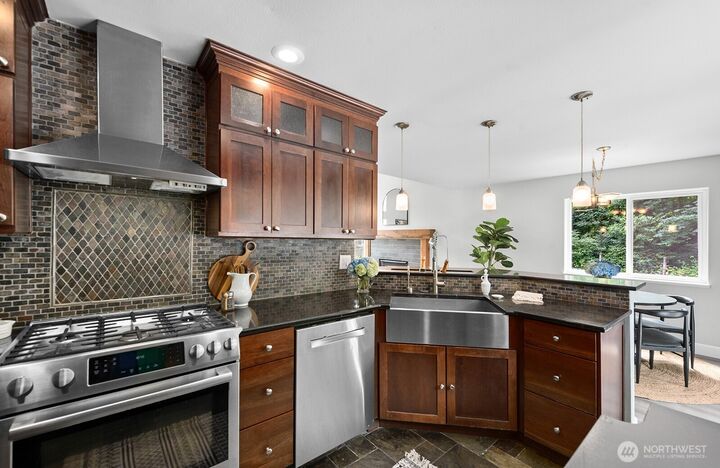 Property Photo: 23835 Dockton Road SW WA 98070