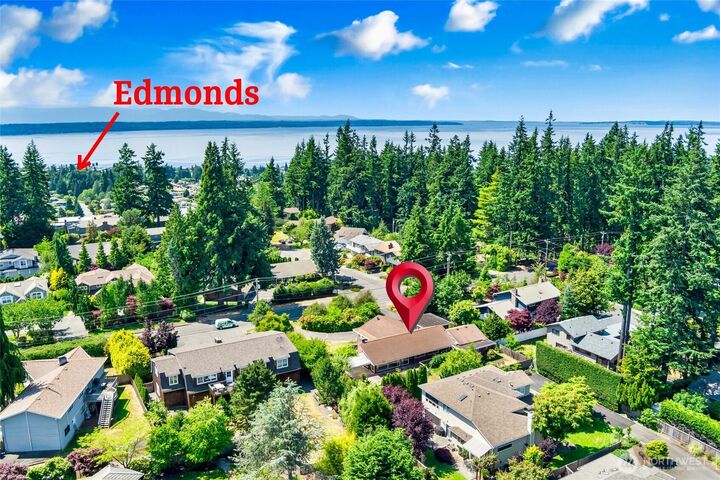 Property Photo: 20605 Maplewood Drive WA 98020