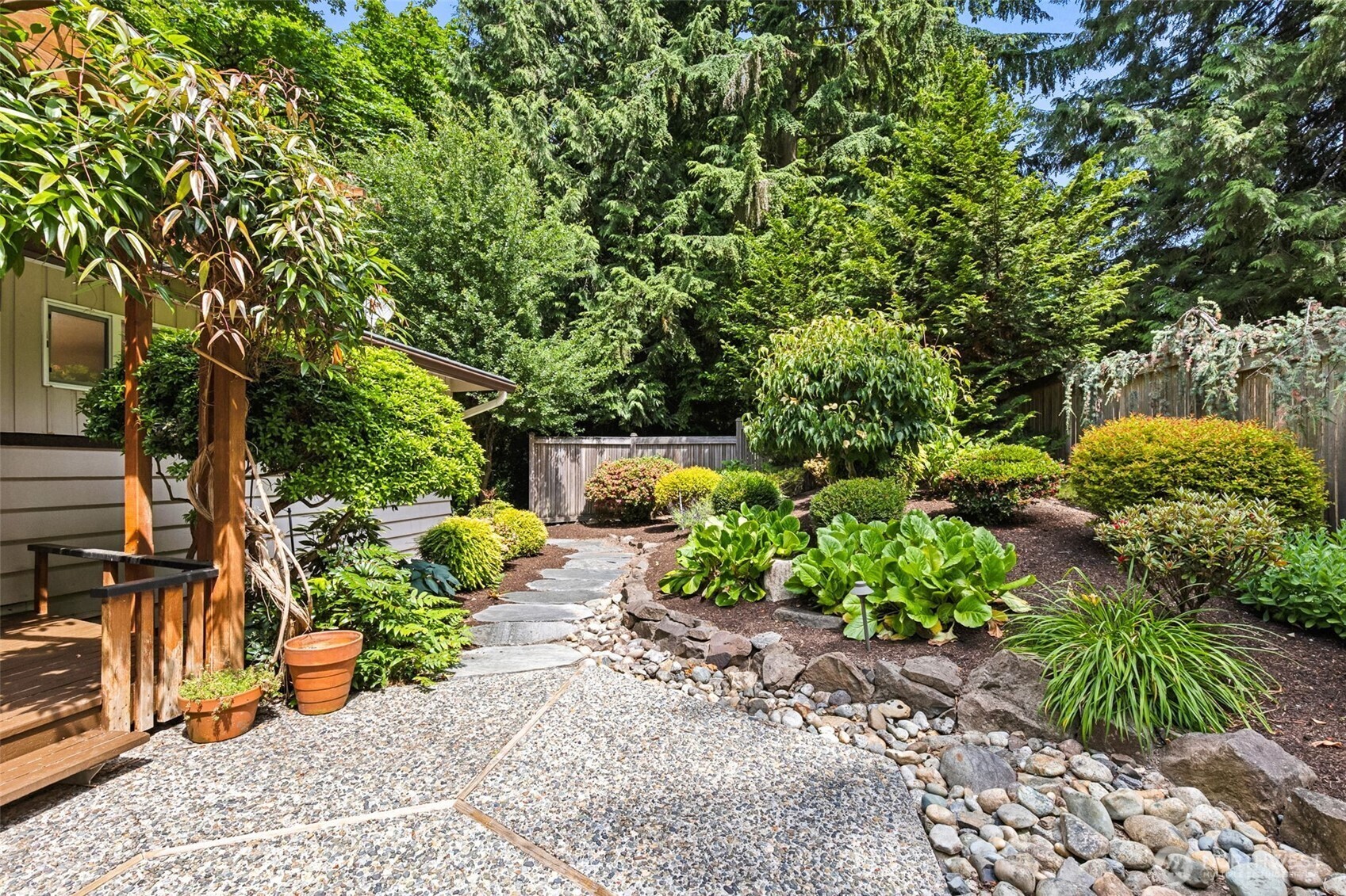 Property Photo: 4012 NE 197th St WA 98155