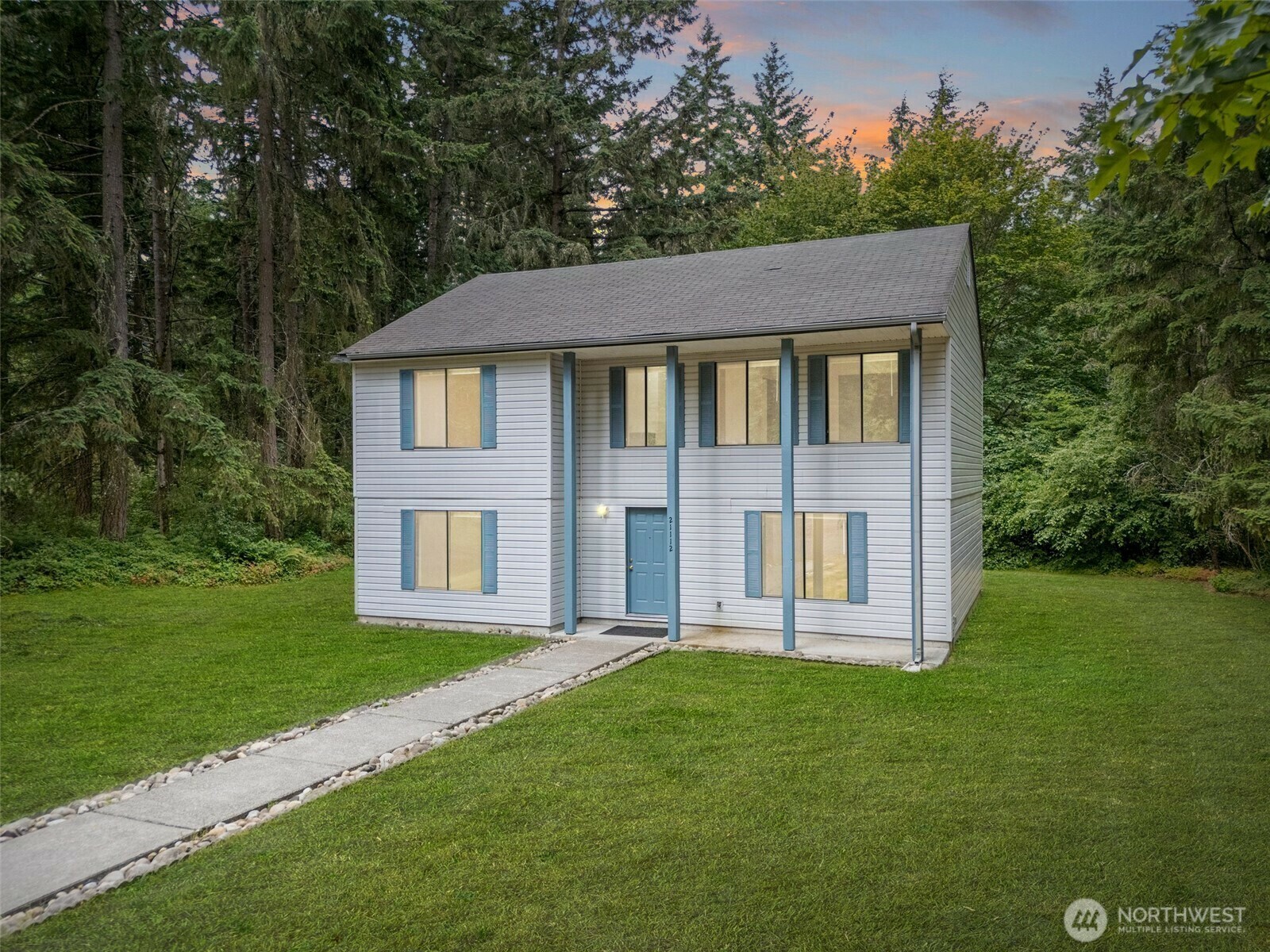 Property Photo:  21112  129th Avenue E  WA 98338 