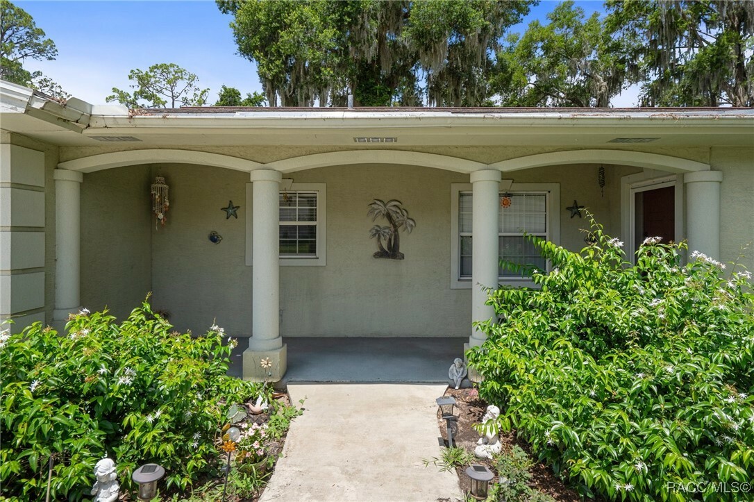 Property Photo: 4015 E Parsons Point Road FL 34442