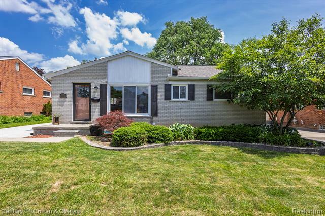 Property Photo: 32204 Leelane MI 48336