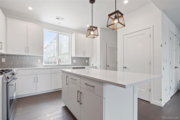 Property Photo:  8711 E Hampden Avenue 22  CO 80231 