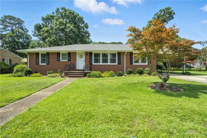 320 Pond Dr  Suffolk VA 23434 photo