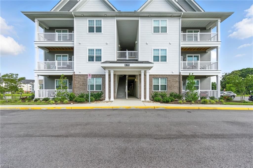 Property Photo: 1509 Waitsel Dr 303 VA 23320