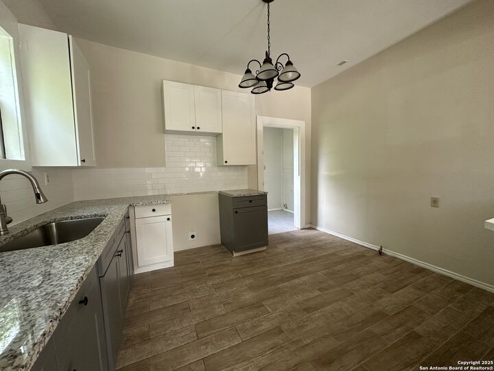 Property Photo: 606 NW 20th TX 78207