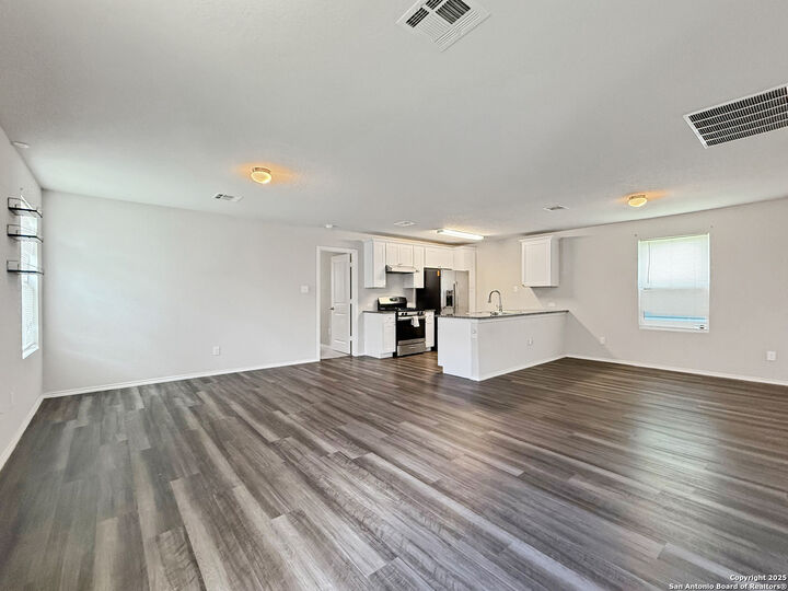 Property Photo: 1215 Robbins TX 78245