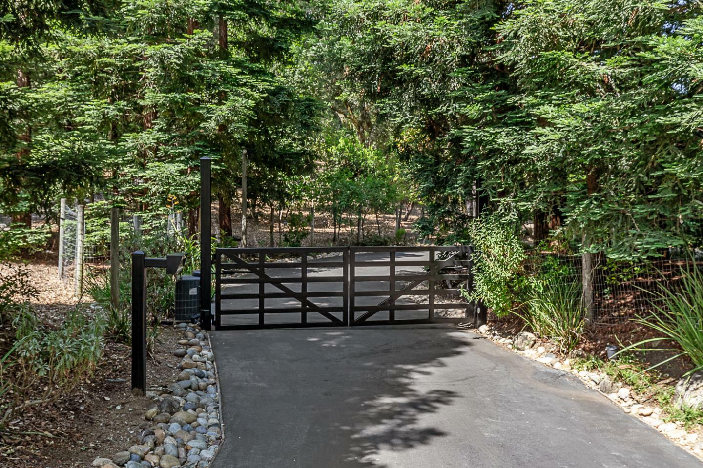Property Photo:  3 Oak Forest Court  CA 94028 