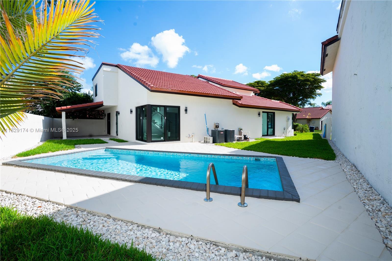 Property Photo: 10433 SW 118th Ct FL 33186