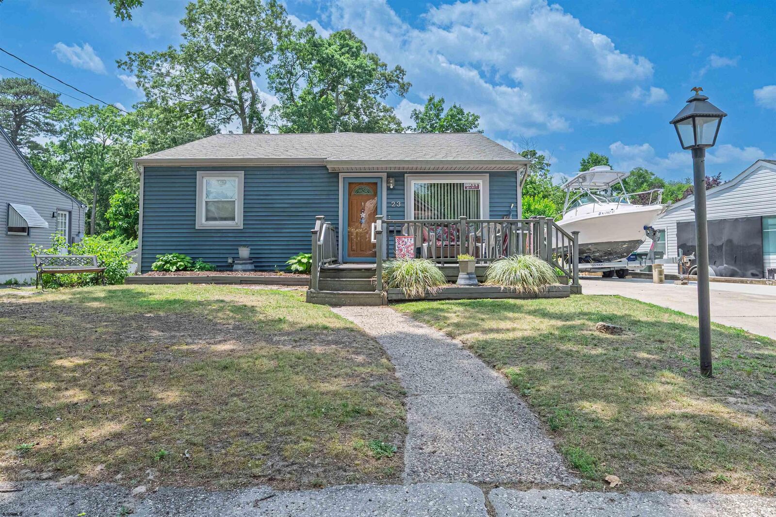 Property Photo:  23 Shady Ln Ln  NJ 08201 
