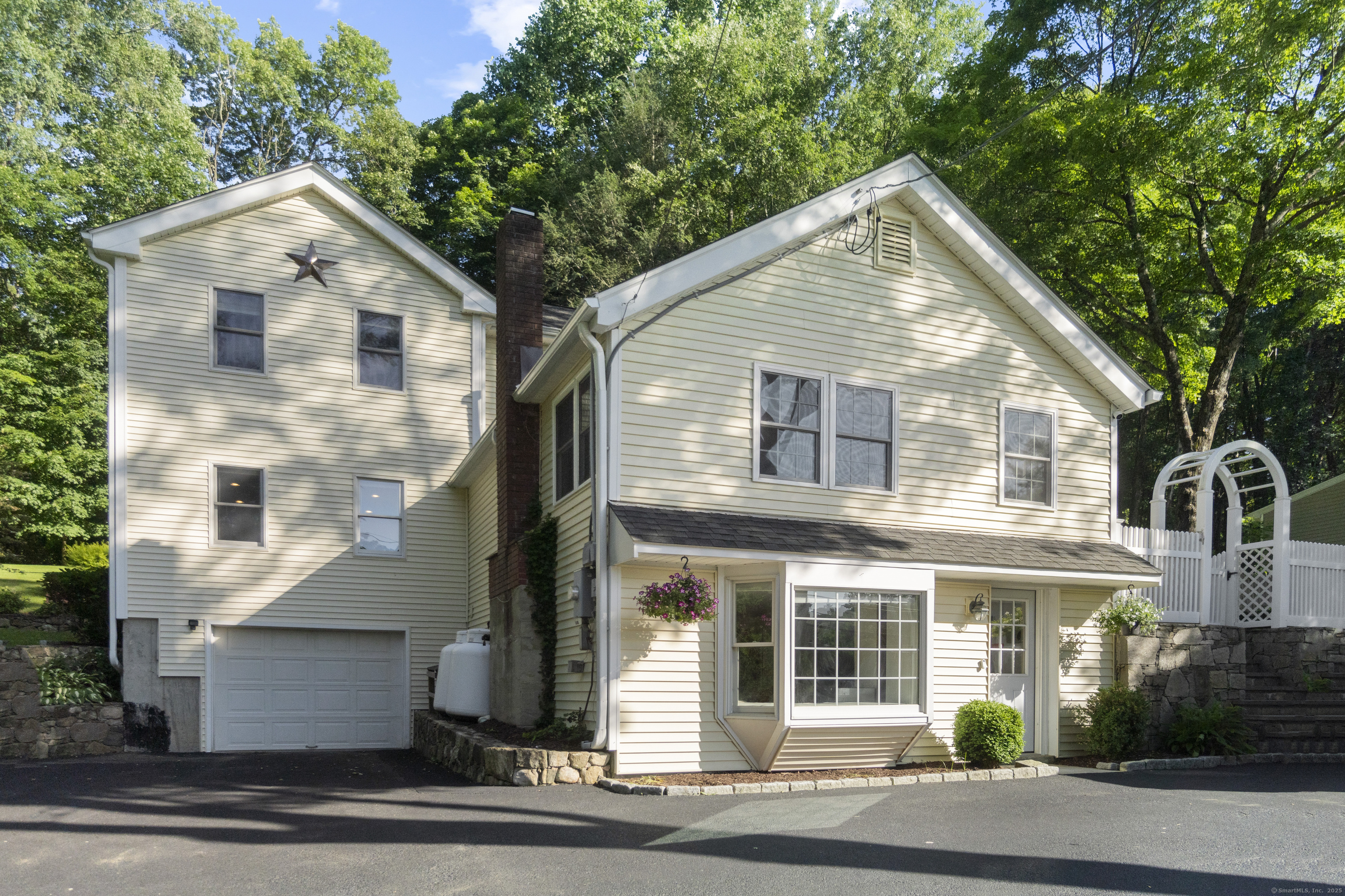Property Photo:  10 Lakeview Terrace  CT 06482 