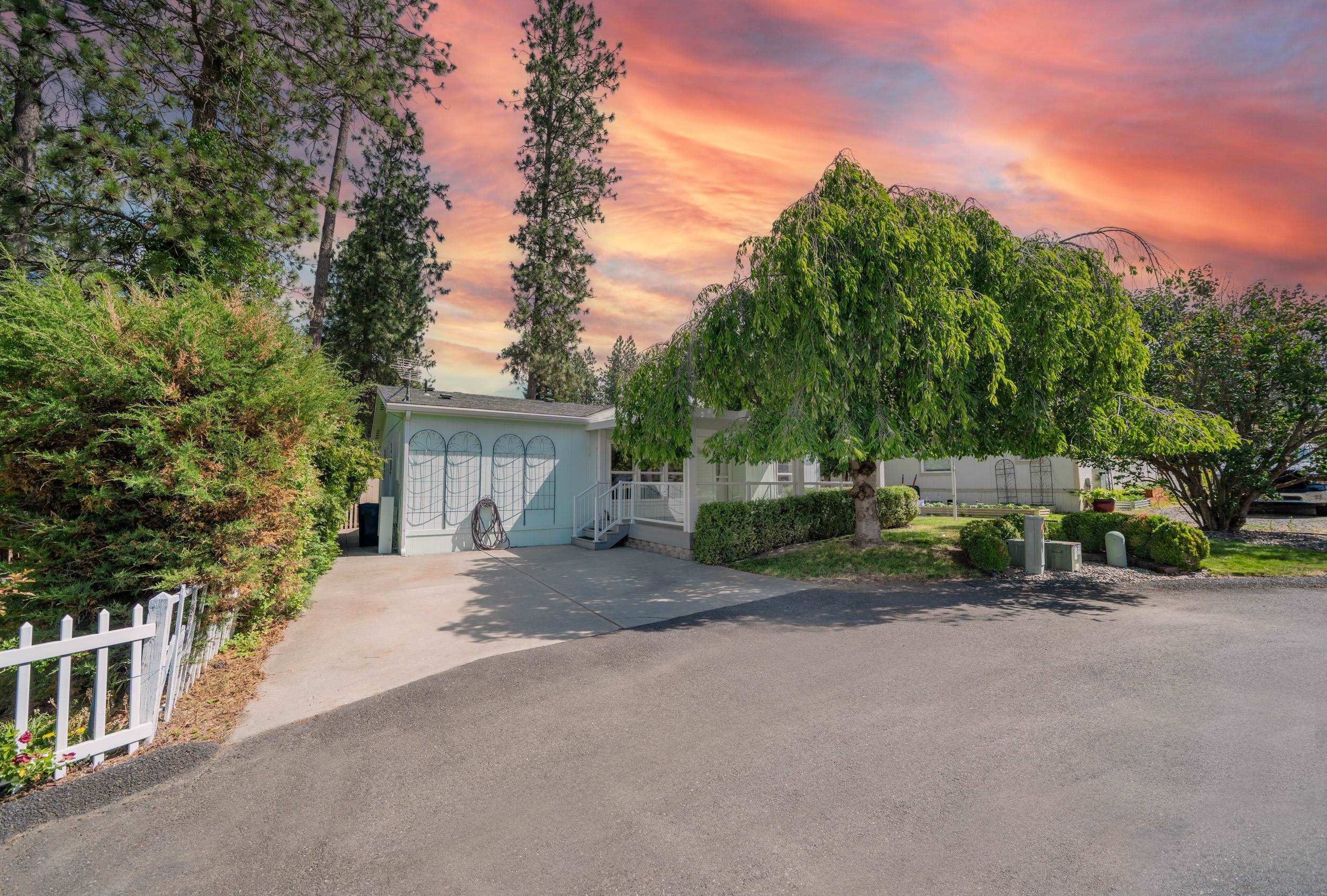Property Photo: 3307 E Valley Forge Ln WA 99021