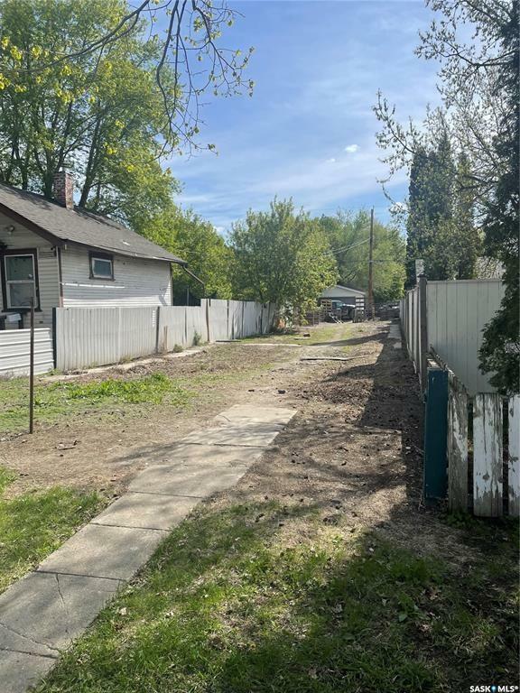 Property Photo:  350 R Avenue S  SK S7M 2Z3 