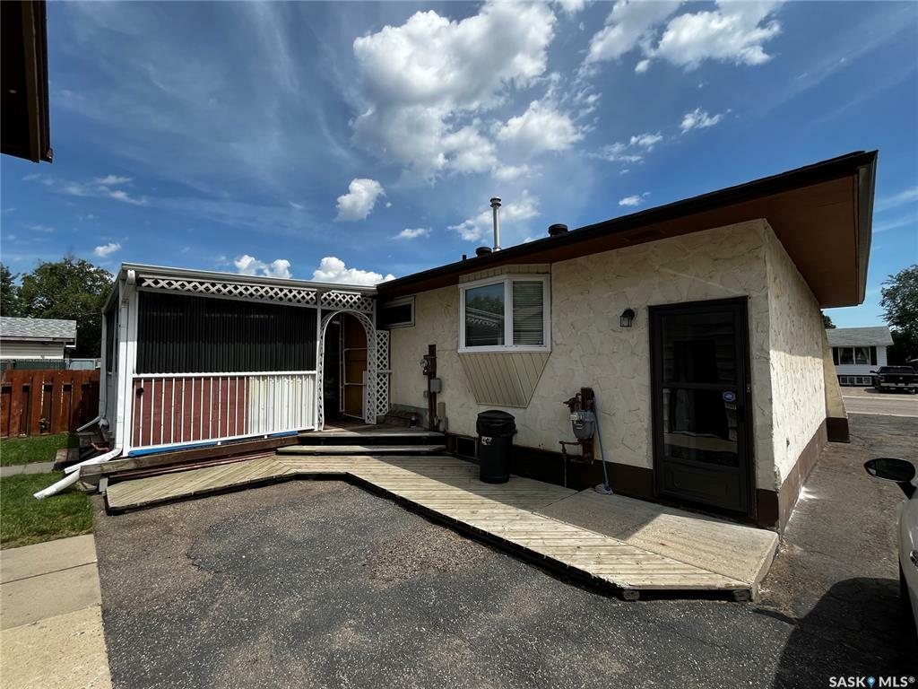 Property Photo: 357 Appleby Crescent SK S7M 4N5