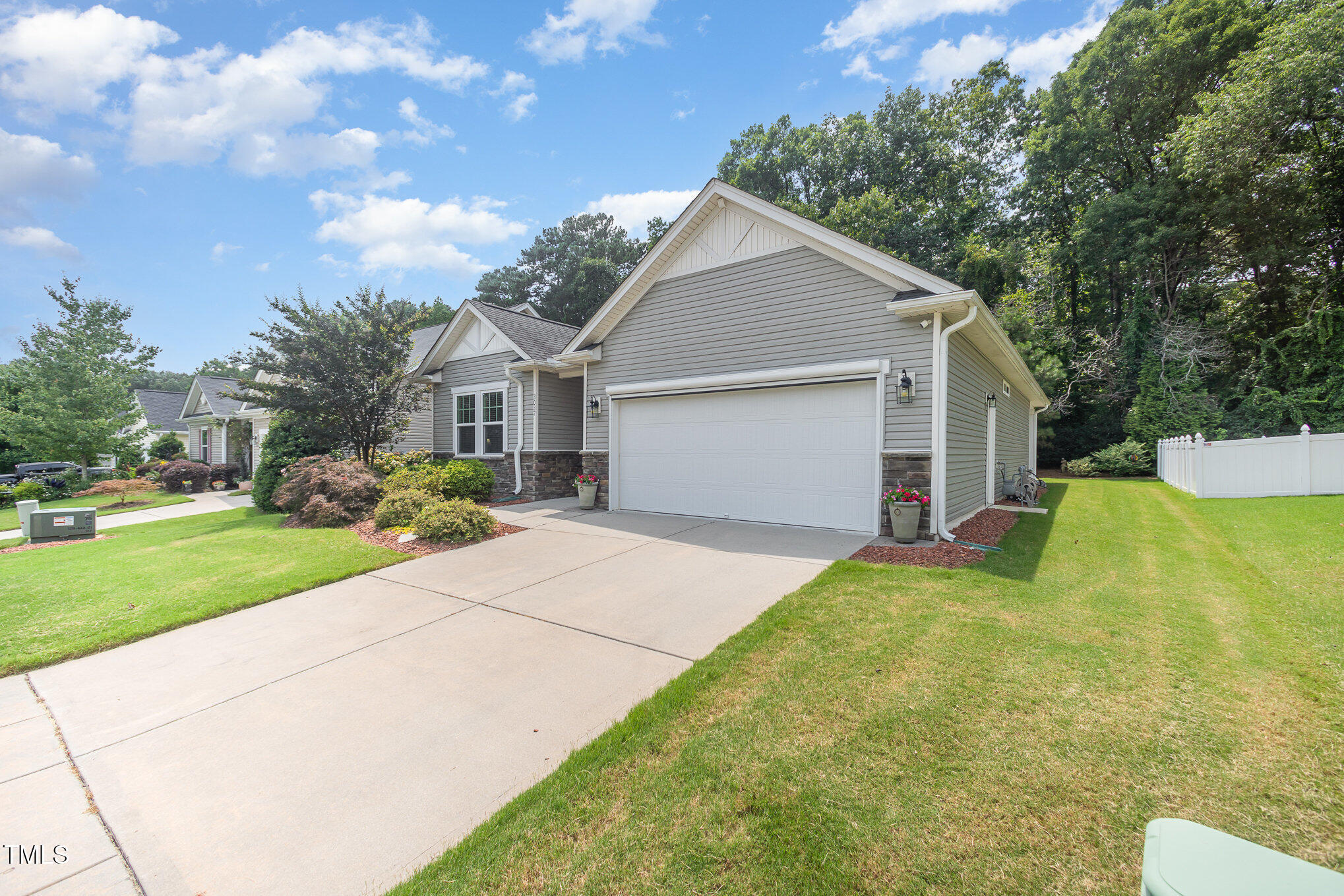 Property Photo: 3037 Willow Ranch Drive NC 27526