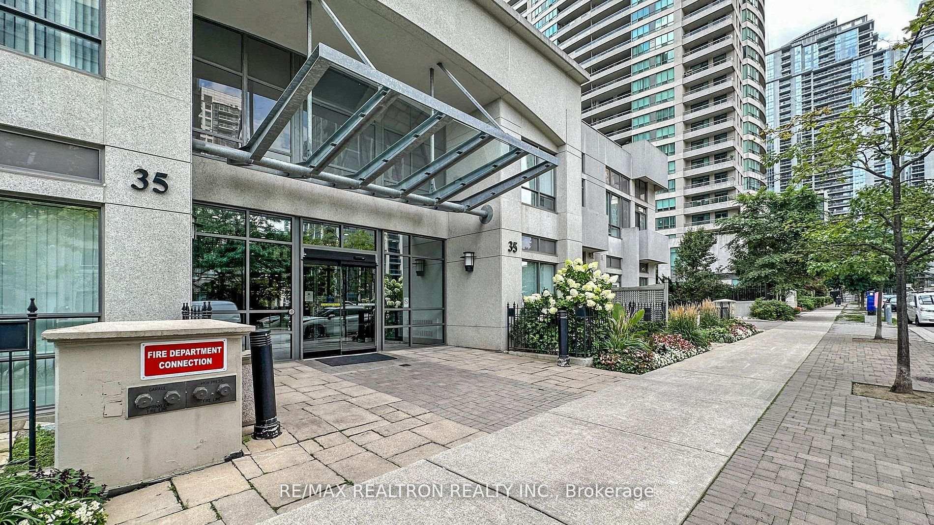 Property Photo: 35 Hollywood Avenue 1101 ON M2N 0A9