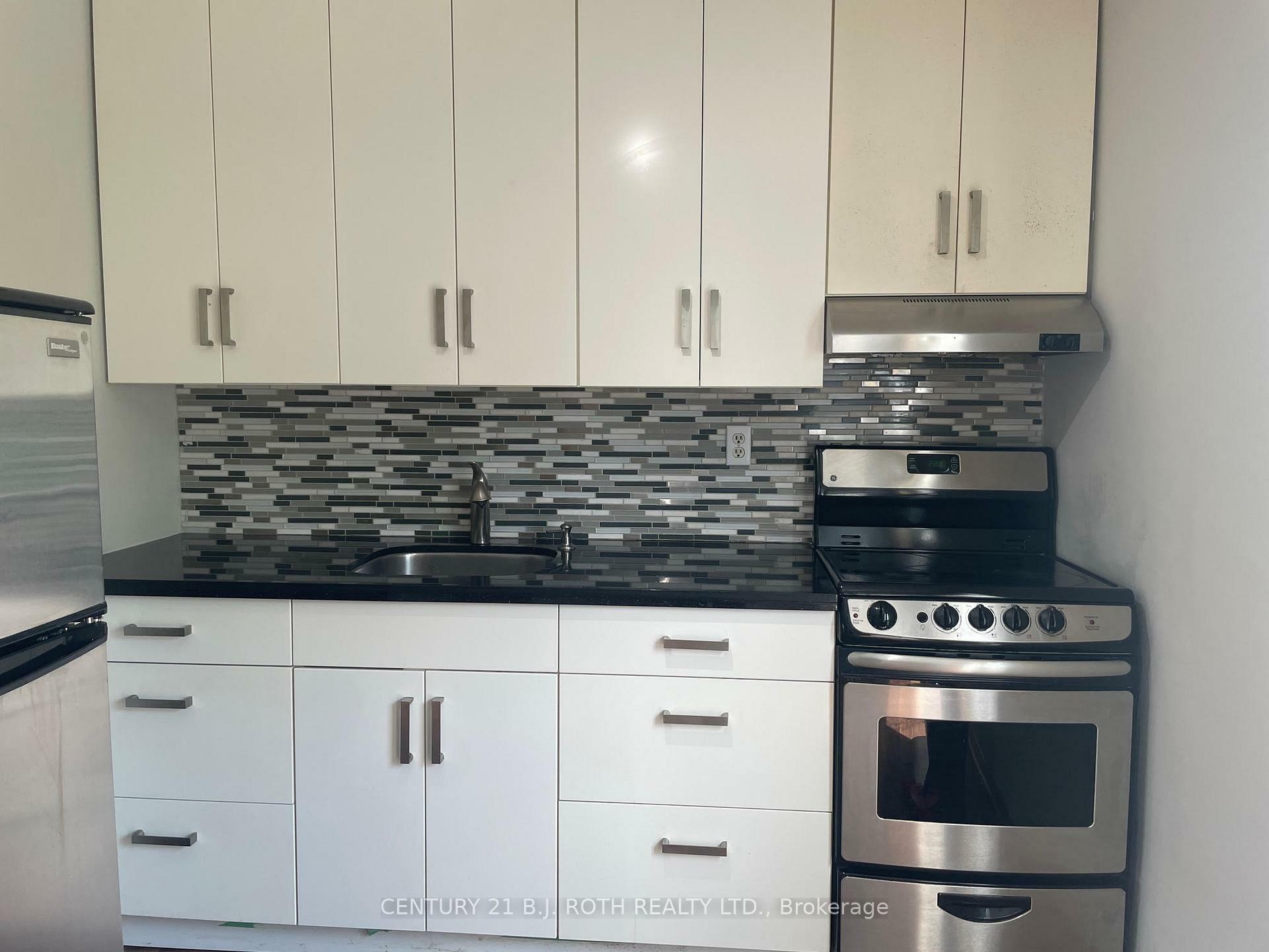 Property Photo:  946 Ossington Avenue Upper  ON M6G 3V1 