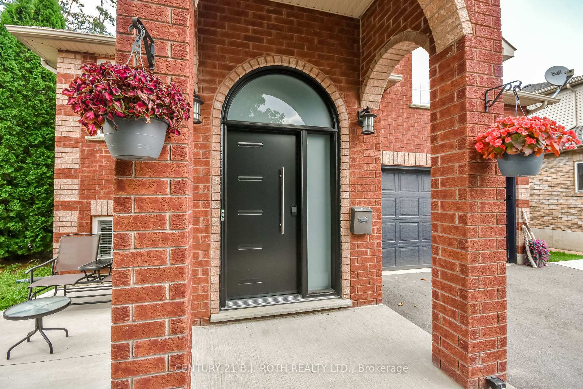 Property Photo: 56 Monique Crescent ON L4M 6Y4