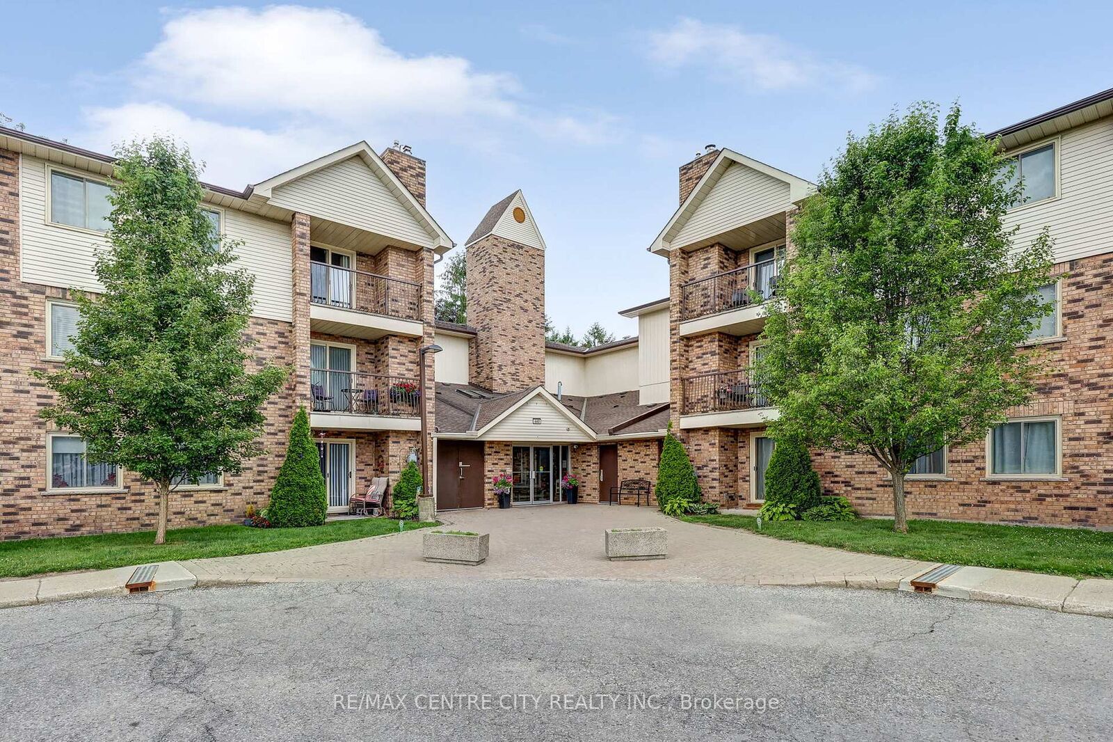 Property Photo:  440 Wellington Street 118  ON N5R 5X5 