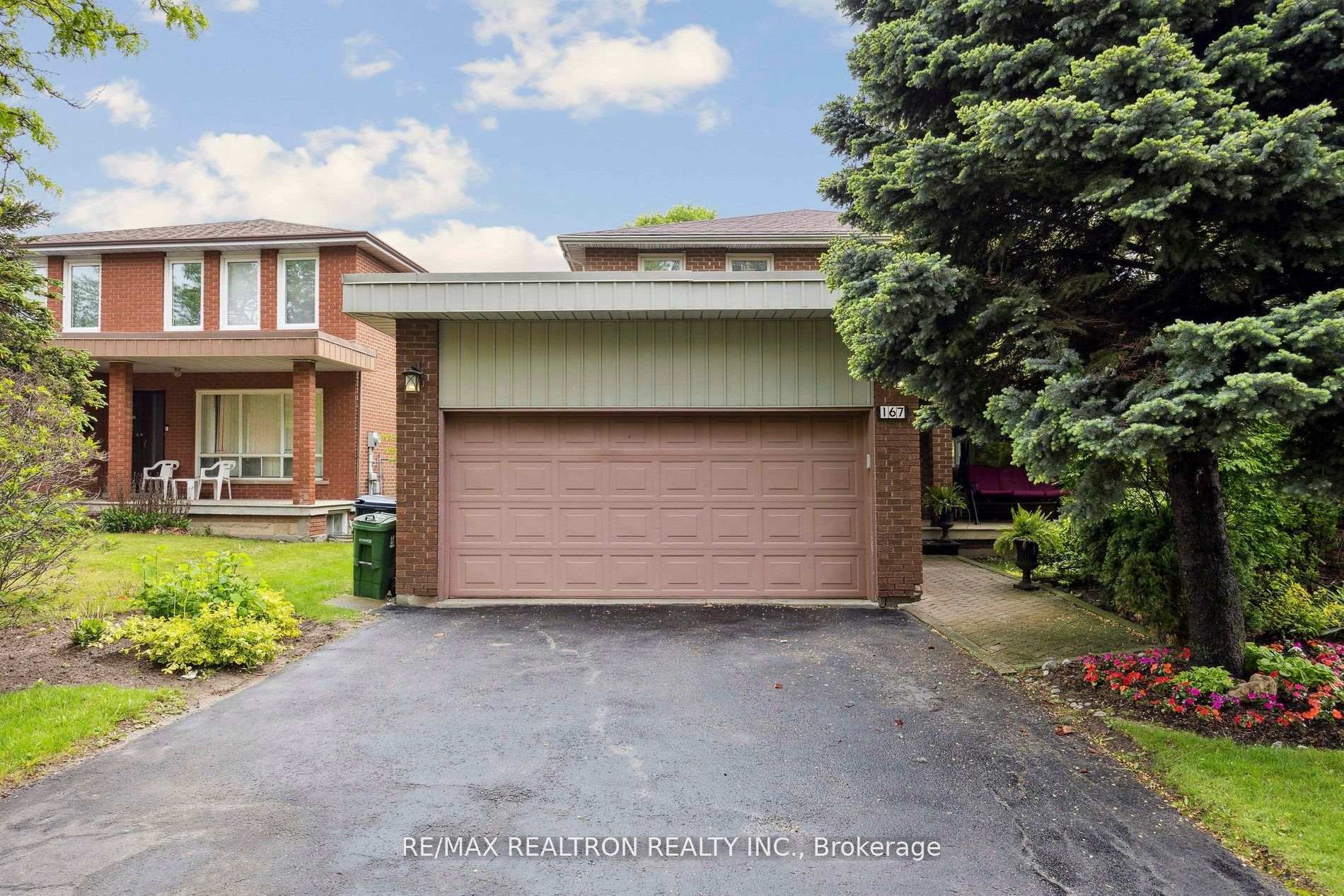 Property Photo: 167 Faywood Boulevard ON M3H 2Y1
