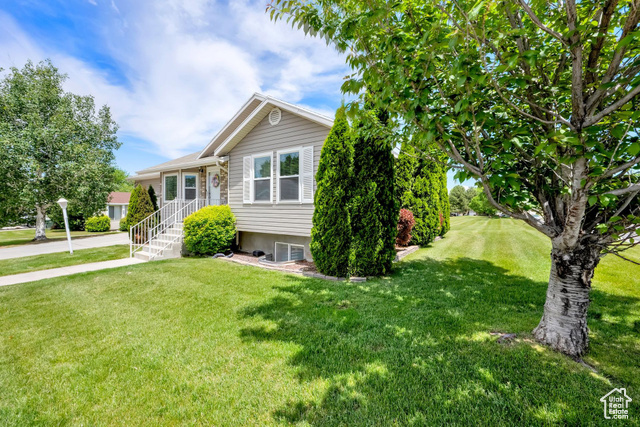 Property Photo: 4571 S Stonewood Dr UT 84119