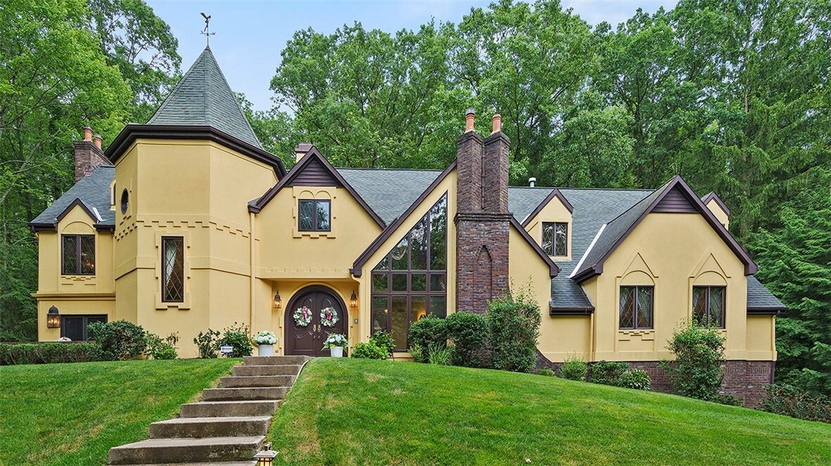 Property Photo: 613 Lincoln Rd PA 15015