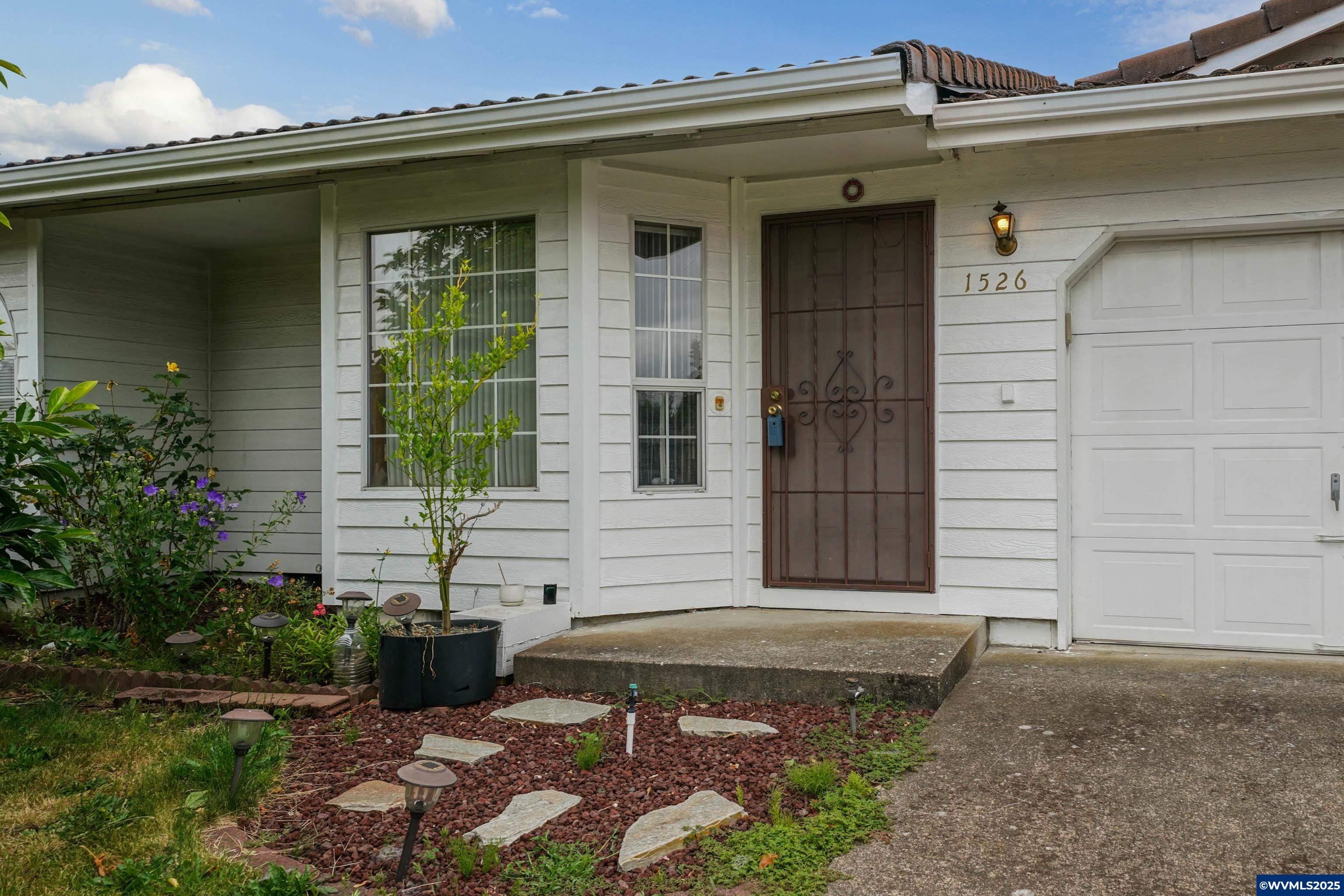 Property Photo:  1526 Royalty Dr NE  OR 97301 