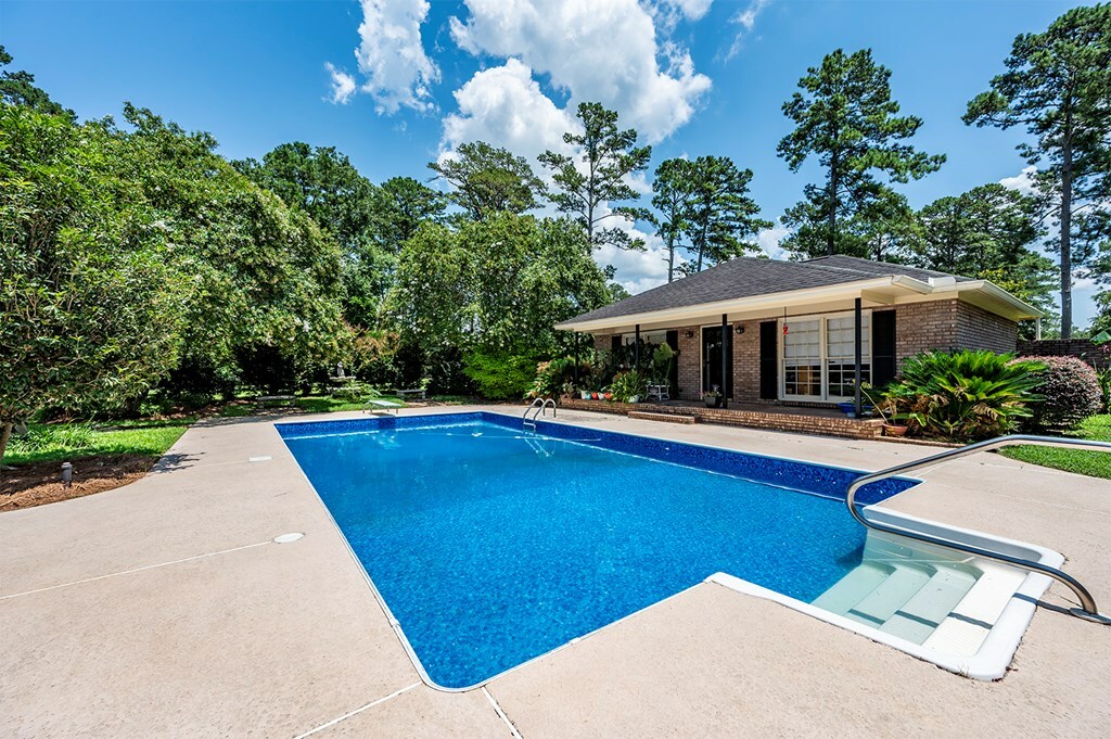 Property Photo: 2302 Rosemont Ct GA 31721