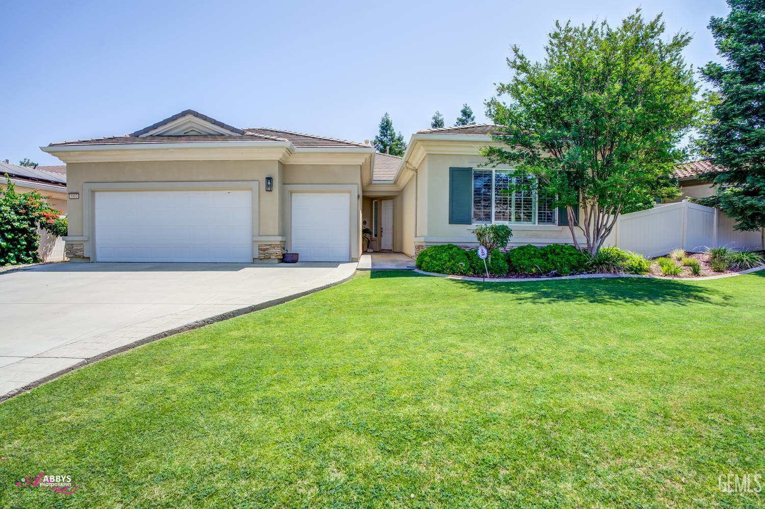 Property Photo: 5903 Gold Ranch Way CA 93306