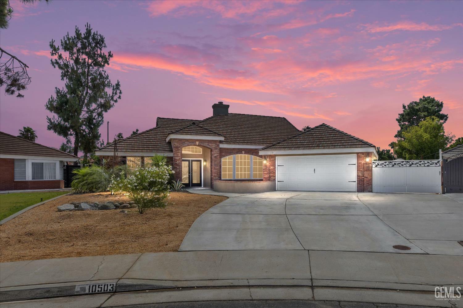 Property Photo: 10503 Trophy Court CA 93312