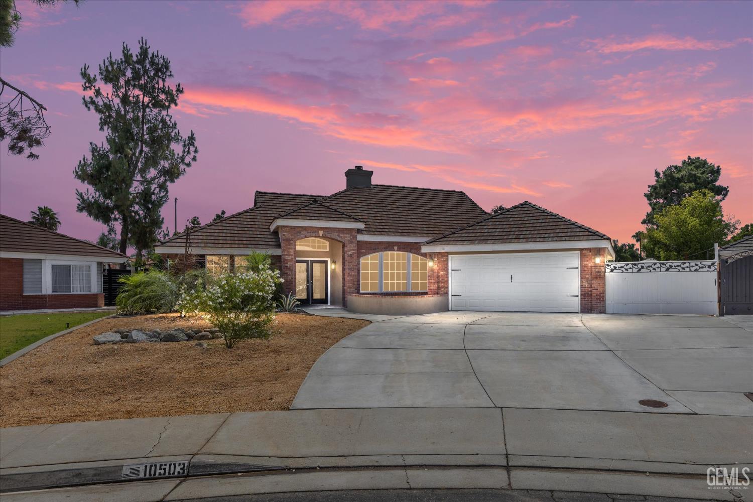 Property Photo: 10503 Trophy Court CA 93312