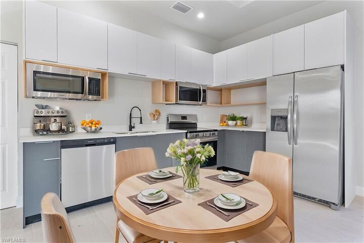 Property Photo:  4122 10th Ave SE  FL 34117 