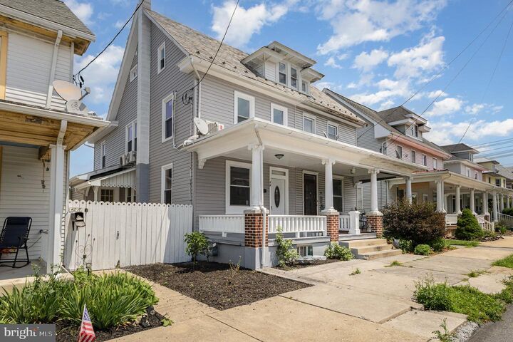 Property Photo: 40 N Grant Street PA 17078