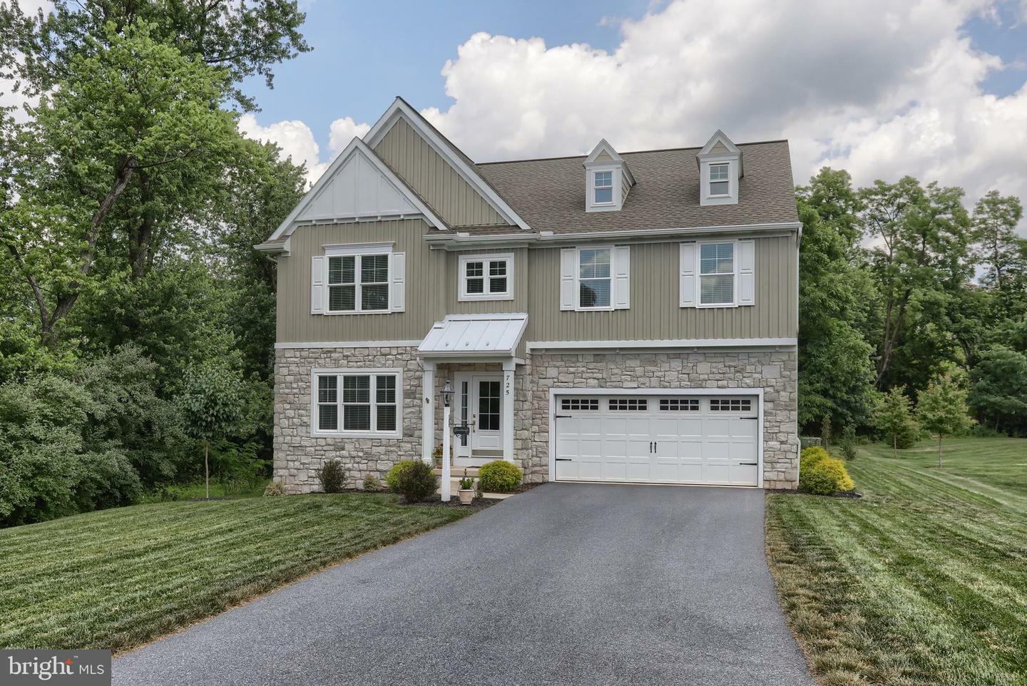 Property Photo:  725 Hampton Court  PA 17112 