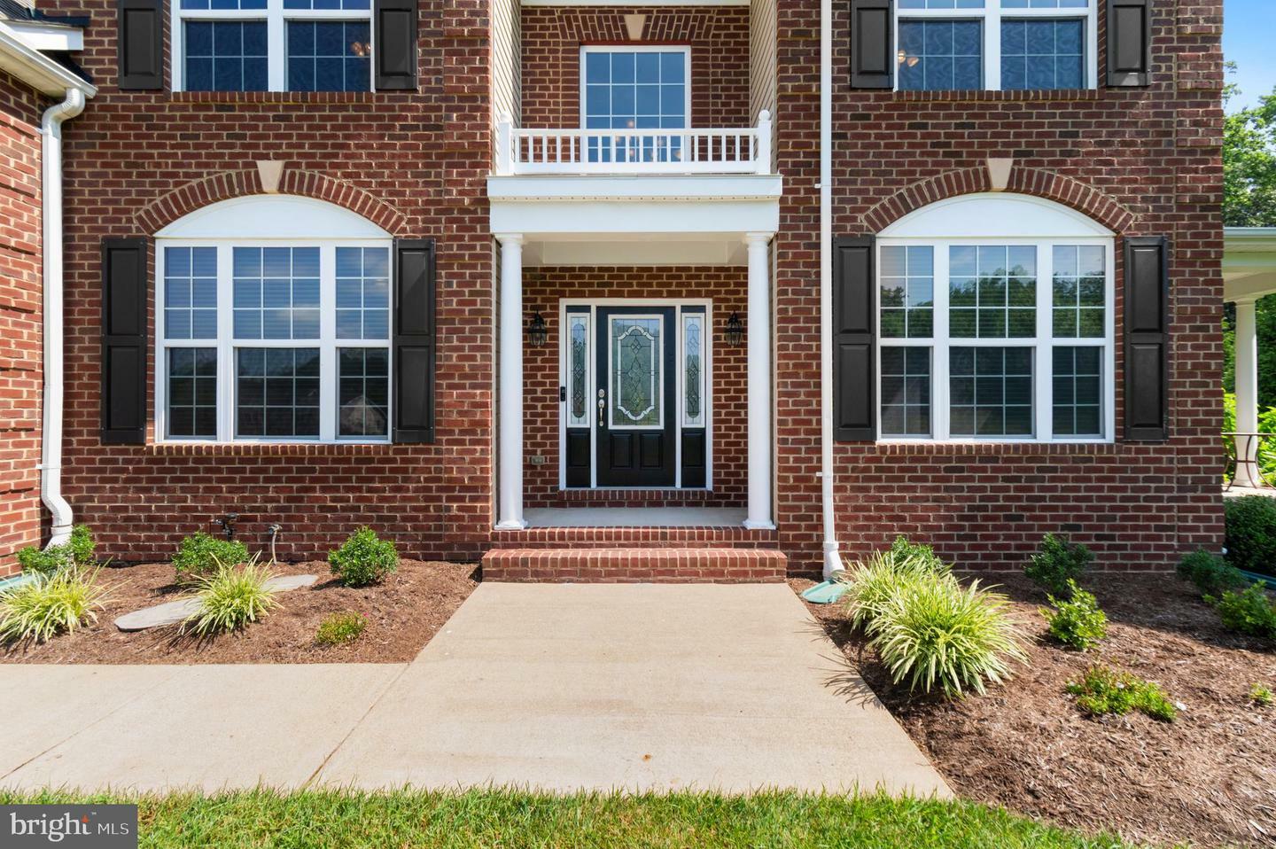 Property Photo: 927 Falls Pointe Way MD 20639