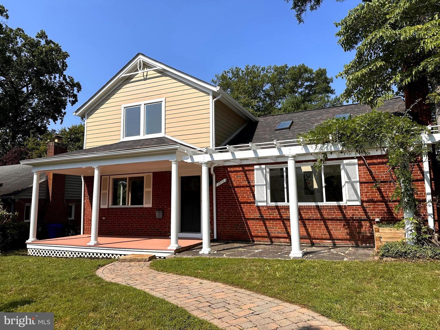 Property Photo: 1518 N Edison Street VA 22205
