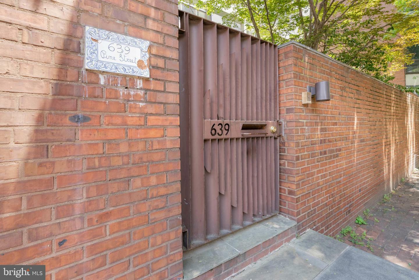 Property Photo: 639 Pine Street PA 19106