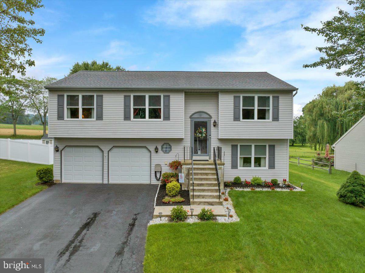 6 Dogwood Drive  Wernersville PA 19565 photo