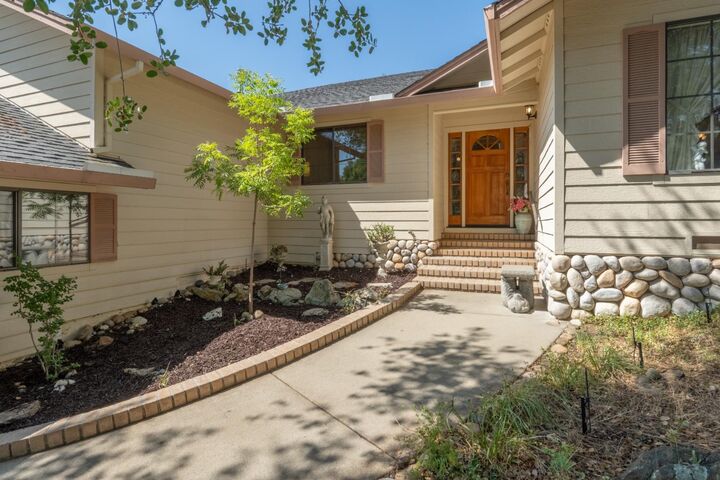 Property Photo:  220 Mistletoe  CA 95222 