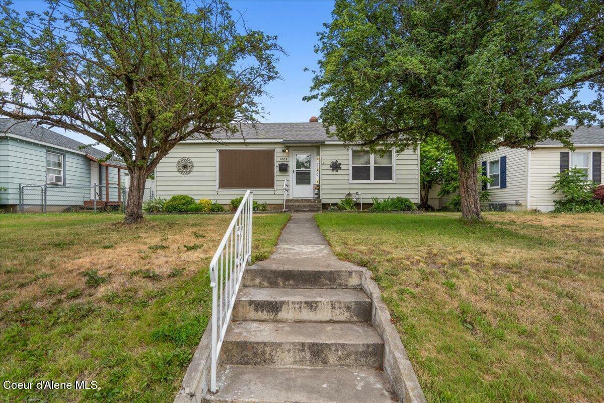Property Photo:  5204 N Belt Street  WA 99205 