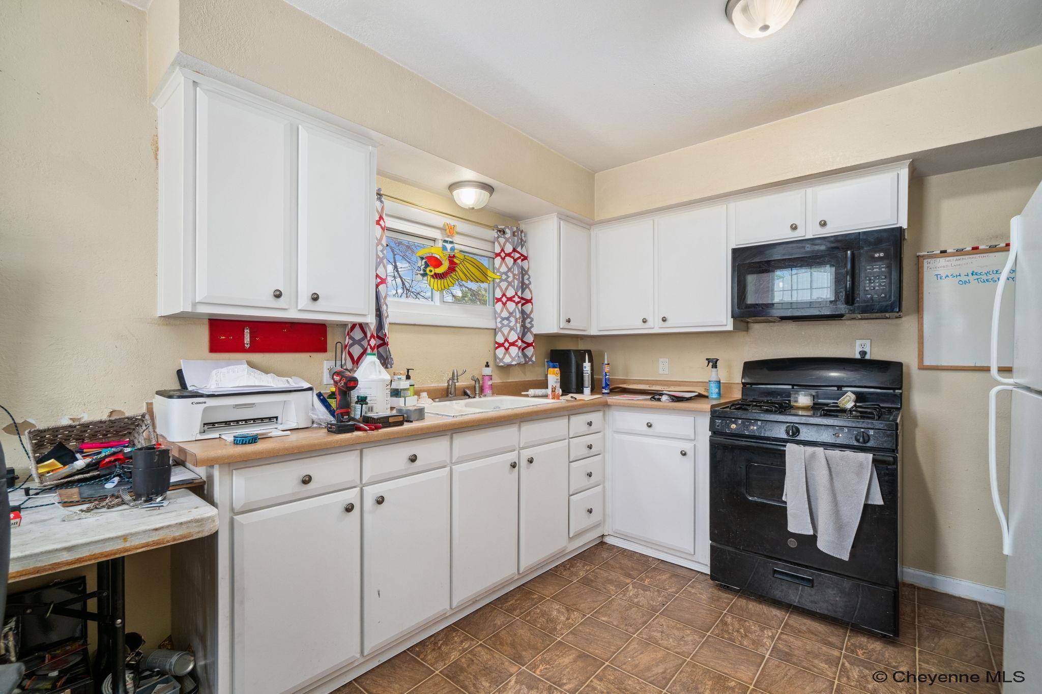 Property Photo: 2219 E 11th St WY 82001