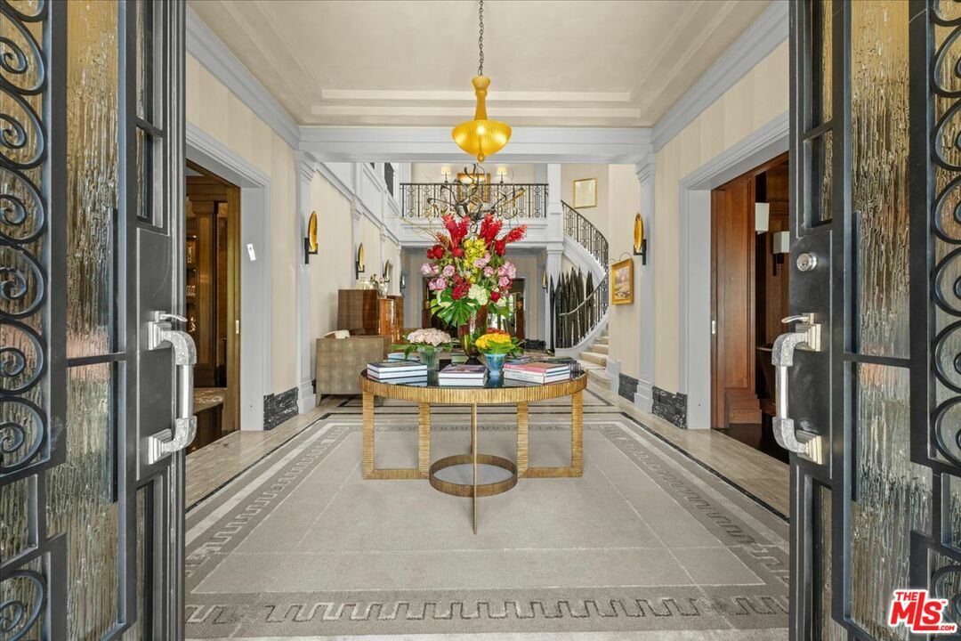 Property Photo: 804 N Elm Dr CA 90210