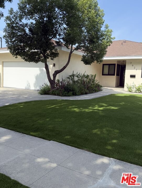 7627 Encino Ave  Northridge CA 91325 photo
