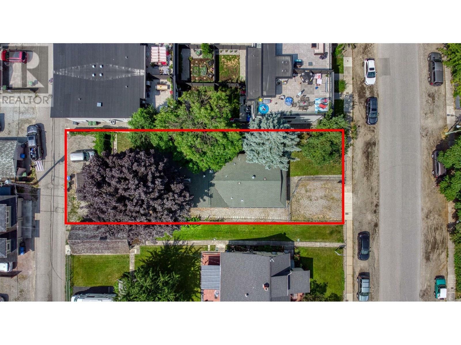 Photo de la propriété:  859 Lawson Avenue  BC V1Y 6S9 