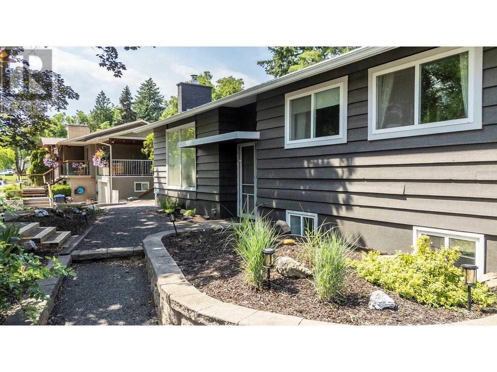 Photo de la propriété:  1224 Mountain Avenue  BC V1Y 7H1 