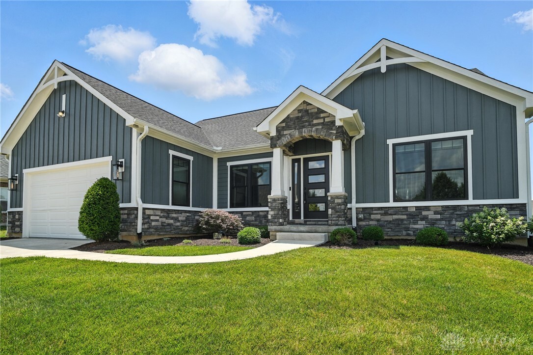 Property Photo: 1471 Runnymeade Way OH 45385